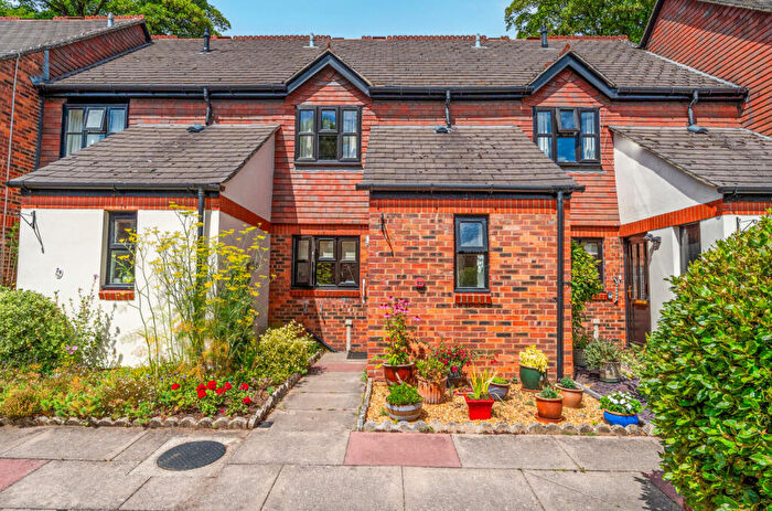 2 Bedroom Terraced House For Sale In Lenten Street, Alton, Hampshire, GU34