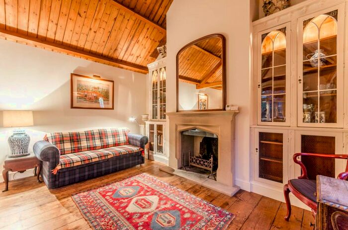 1 Bedroom Property To Rent In Fournier Street, Shoreditch, London, E1