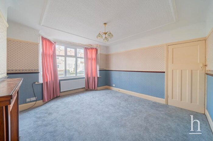 3 Bedroom Semi-Detached House For Sale In Warwick Road, Upton, CH49