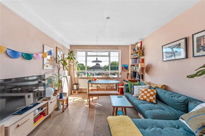 2 Bedroom Apartment To Rent In Beaumont Court, Upper Clapton Road, London, E5