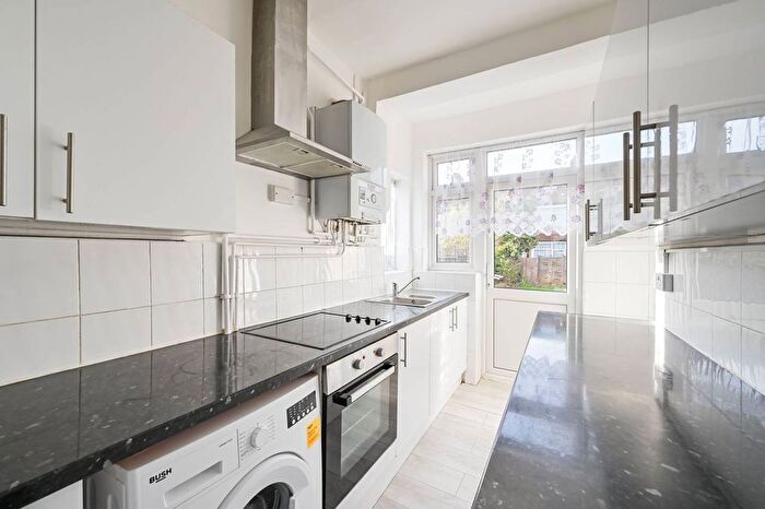4 Bedroom Property To Rent In Stirling Road, Wood Green, London, N22