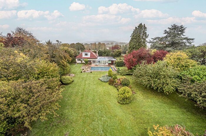 4 Bedroom Detached House For Sale In Marlborough Road, Chiseldon, Swindon, SN4