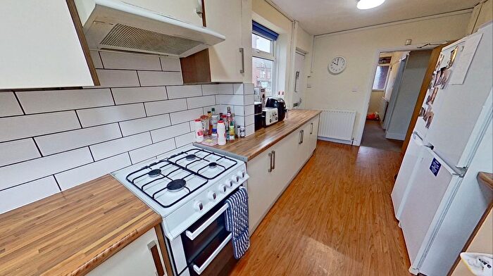 4 Bedroom Semi Detached House To Rent In Winston Mount, Headingley, Leeds, West Yorkshire, LS6