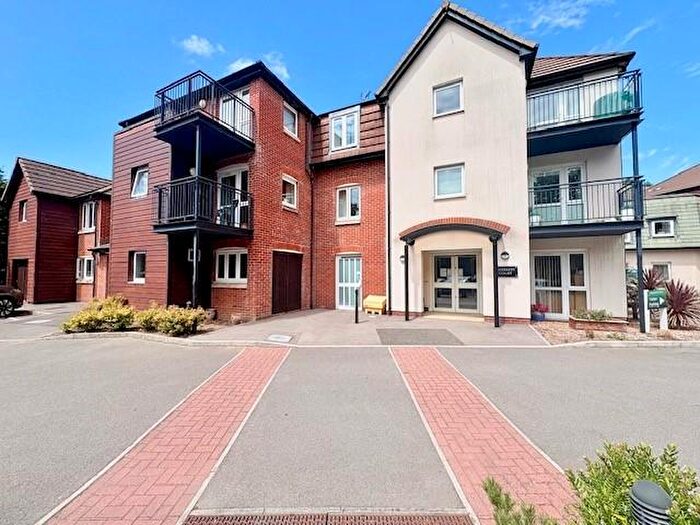 1 Bedroom Apartment For Sale In Ringwood Road, Ferndown, BH22
