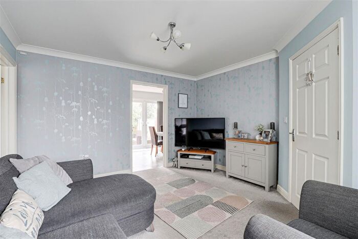 3 Bedroom Town House For Sale In Bramble Close, South Normanton, Alfreton, DE55