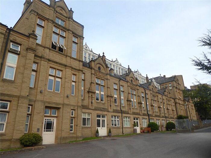 2 Bedroom Apartment For Sale In Clare Hall, Halifax, HX1