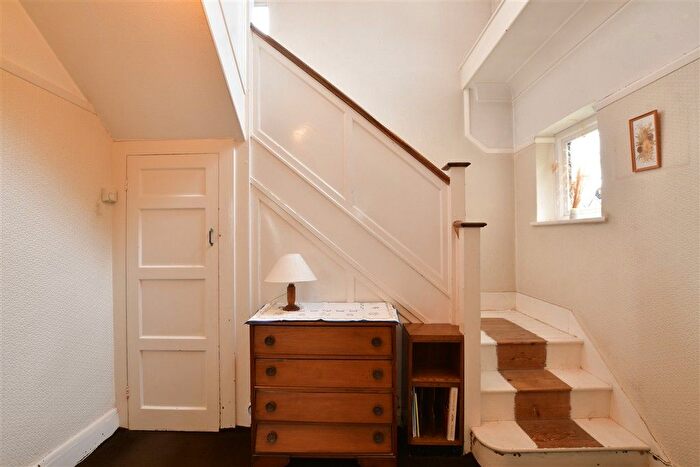 3 Bedroom Detached House For Sale In Rockingham Avenue, Hornchurch, Essex, RM11