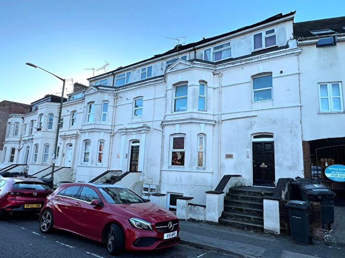 2 Bedroom Flat For Sale In Flat Norfolk House, - Norwich Avenue, Bournemouth, Dorset, BH2