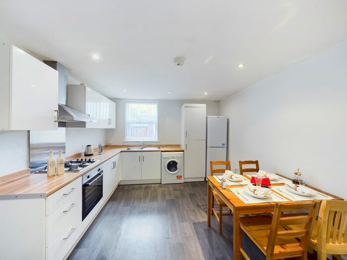 3 Bedroom Flat To Rent In Meldon Terrace, Heaton, Newcastle Upon Tyne, Tyne And Wear NE6