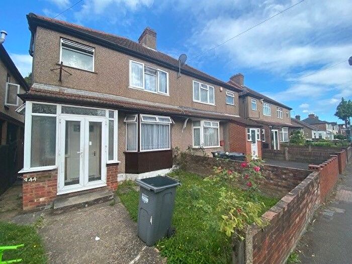 4 Bedroom Semi-Detached House To Rent In Wellington Road South, Hounslow, TW4