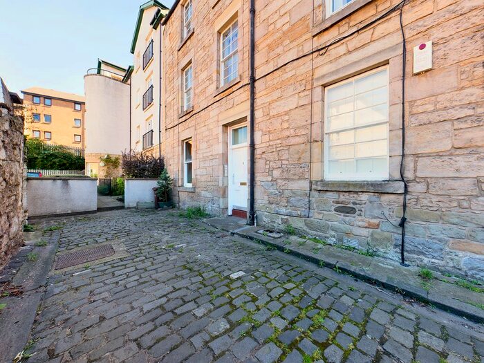 1 Bedroom Flat To Rent In Munro Place, Canonmills, Edinburgh, EH3