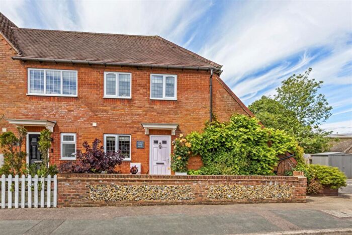 1 Bedroom End Of Terrace House For Sale In High Street, Lane End, HP14