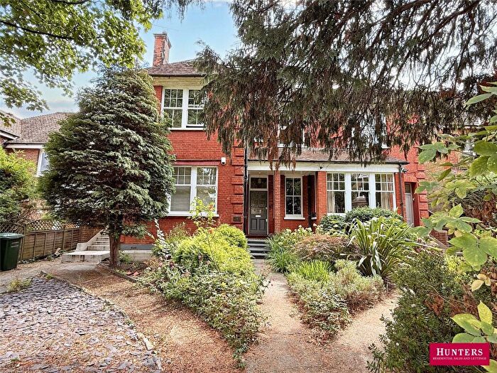 3 Bedroom Duplex For Sale In Station Road, New Barnet, Barnet, EN5