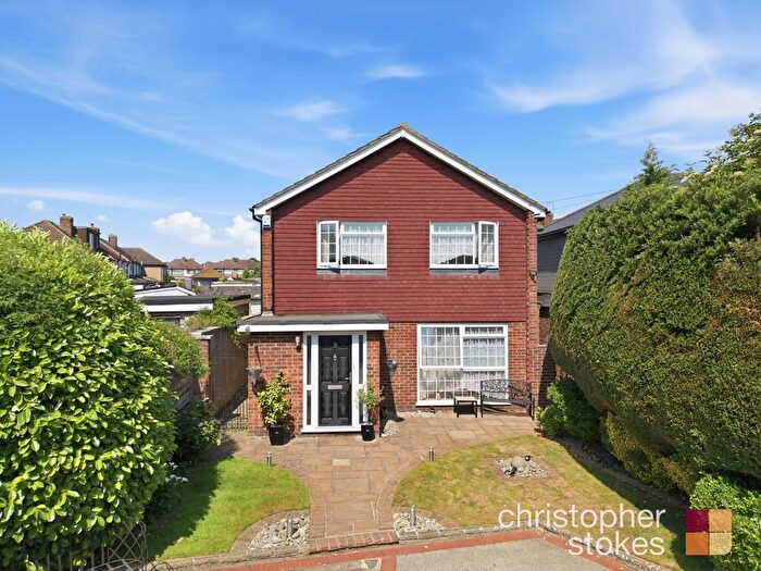 4 Bedroom Detached House For Sale In Park Lane, Cheshunt, Hertfordshire, EN7