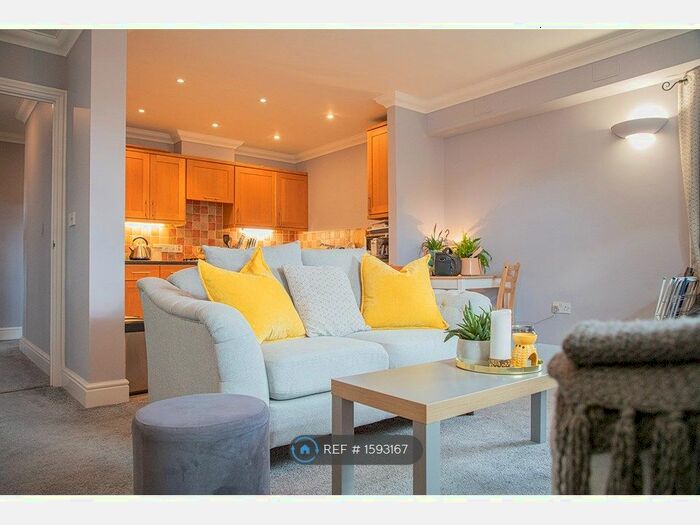 2 Bedroom Flat To Rent In Cobb Close, Bury St. Edmunds, IP32