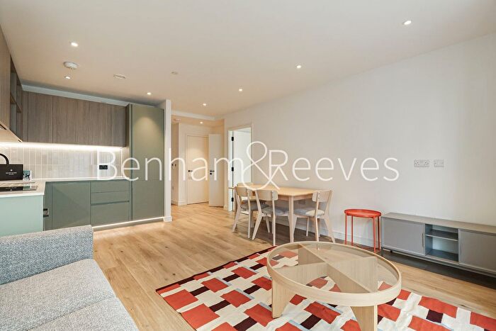 1 Bedroom Flat To Rent In Viola House, Greenleaf Walk, UB1