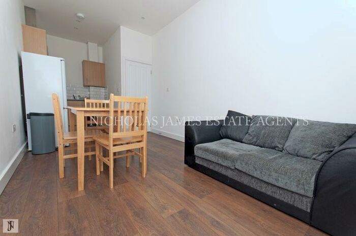 2 Bedroom Flat To Rent In Wightman Road, Haringey, London, N8