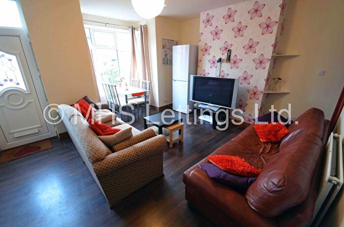 6 Bedroom Terraced House To Rent In Brudenell Mount, Leeds, LS6