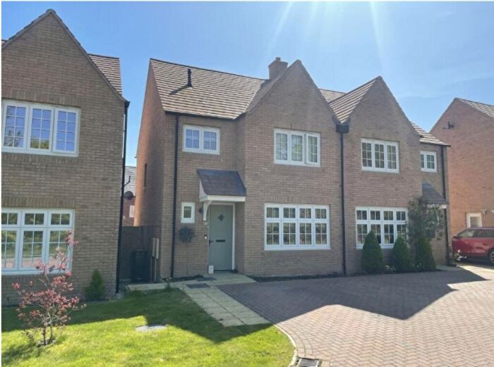 3 Bedroom Semi Detached House For Sale In Betts Close, Banbury, OX16