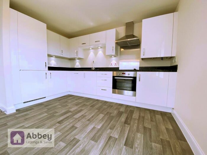 2 Bedroom Apartment To Rent In Somerset Avenue, Leicester, LE4