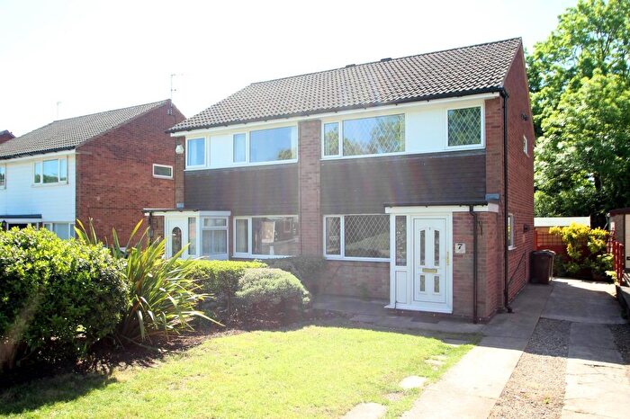 3 Bedroom Detached House To Rent In Appleby Lane, Garforth, Leeds, West Yorkshire, Uk, LS25