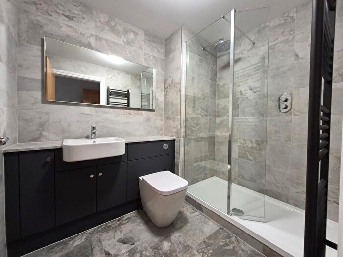 2 Bedroom Apartment For Sale In Shoppenhangers Road, Maidenhead, Berkshire, SL6