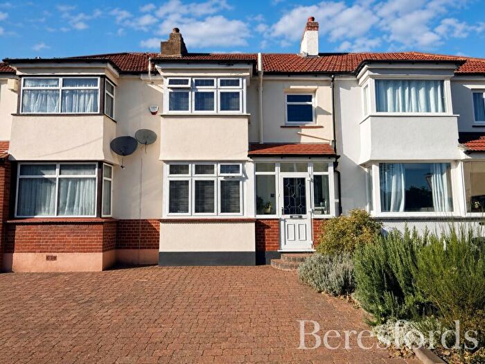 3 Bedroom Terraced House For Sale In Hillcrest Road, Hornchurch, RM11