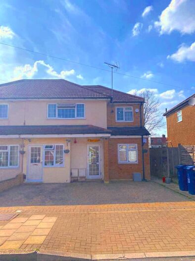 2 Bedroom Terraced House To Rent In Kenilworth Avenue, Harrow, HA2