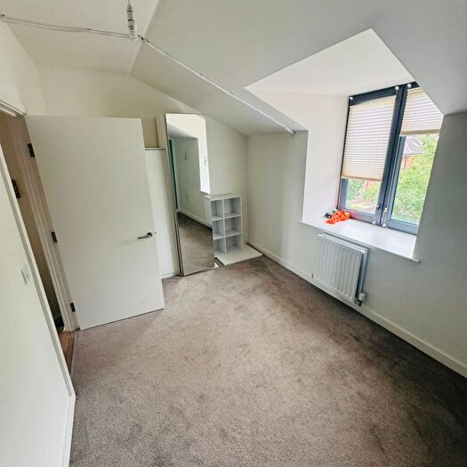 4 Bedroom Terraced House For Sale In Isambard Road, UB2
