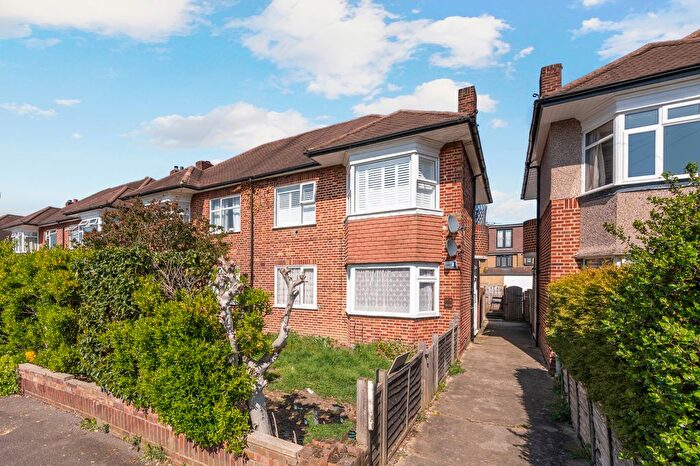 2 Bedroom Maisonette To Rent In Glen Road, Chessington, KT9