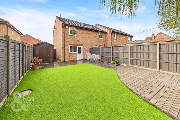 2 Bedroom Semi-Detached House For Sale In Keeling Way, Attleborough, NR17