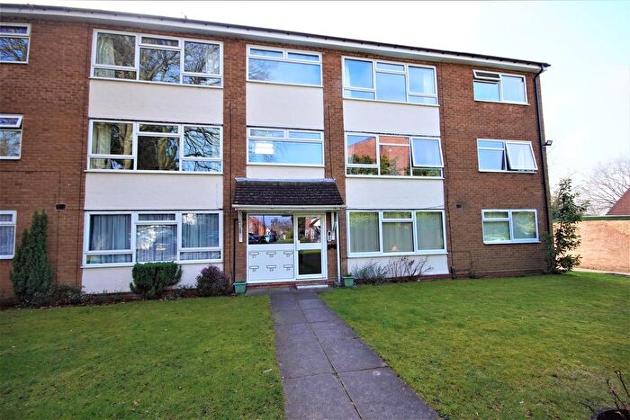 2 Bedroom Flat To Rent In Conifer Court, Moseley, Birmingham, B13