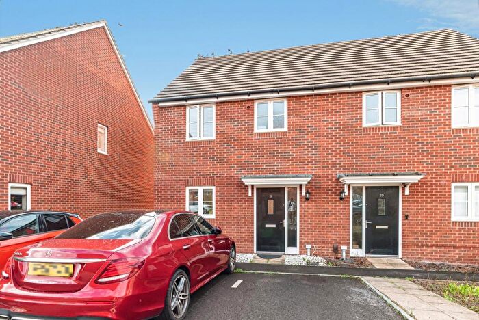 3 Bedroom Semi Detached House To Rent In Lawrence Place, Shinfield, Reading, RG2