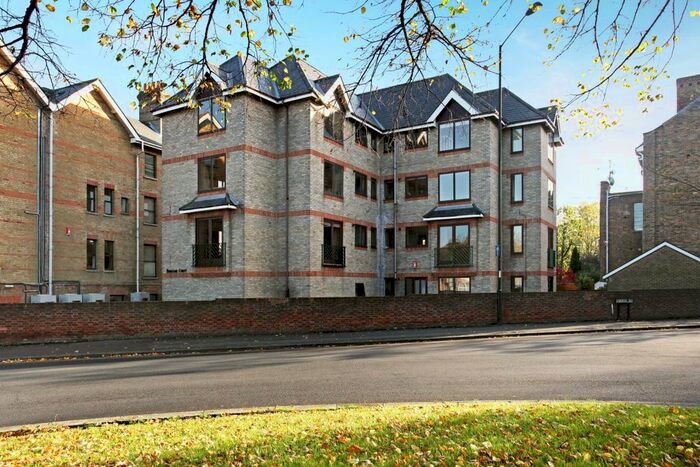 2 Bedroom Flat To Rent In Alma Road, Windsor, SL4