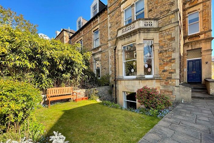 1 Bedroom Flat To Rent In Beaconsfield Road - Clifton, BS8