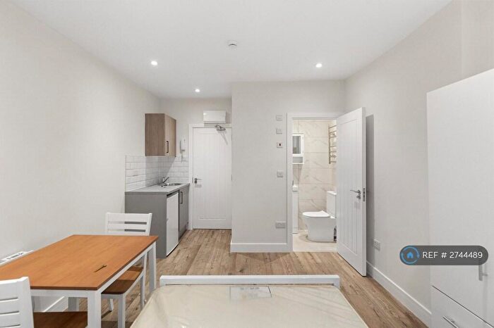 Studio To Rent In Chase Side Crescent, Enfield, EN2