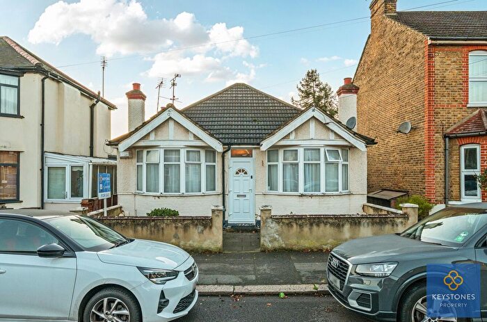 3 Bedroom Detached Bungalow For Sale In Craigdale Road, Hornchurch, RM11