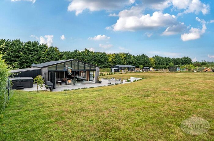 4 Bedroom Detached House For Sale In Tongham Road, Farnham, Surrey, GU10