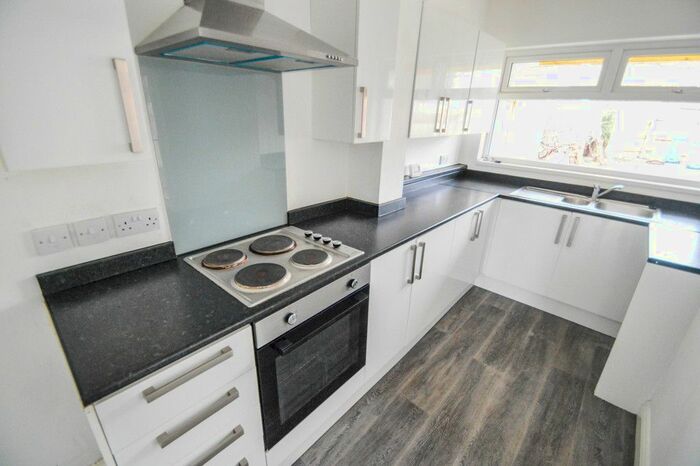 4 Bedroom Semi-Detached House To Rent In Colville Avenue, Hull, HU4