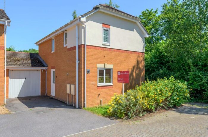 3 Bedroom Link Detached House To Rent In Tomkyns Close, Knightwood Park, Chandler's Ford, SO53