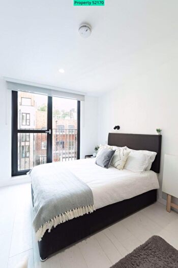 Studio To Rent In Commercial Road, London, E14