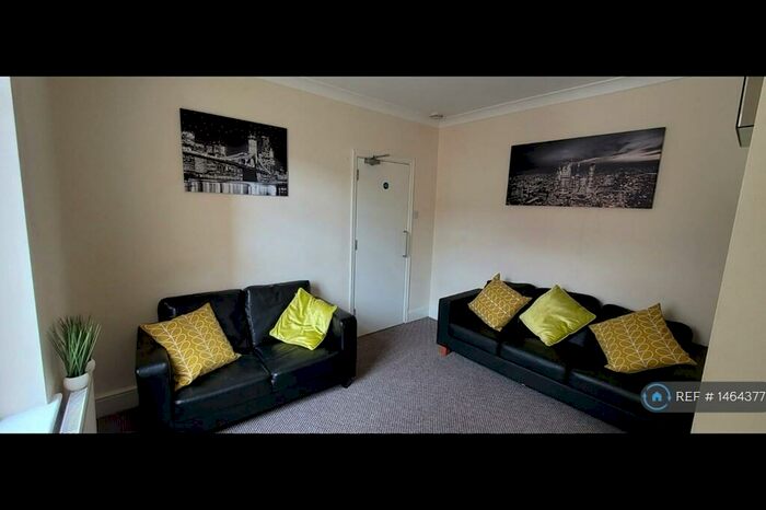 5 Bedroom Terraced House To Rent In Cloutsham Street, Northampton, NN1