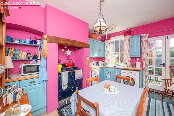 2 Bedroom Cottage For Sale In Bleachfield Street, Alcester, B49