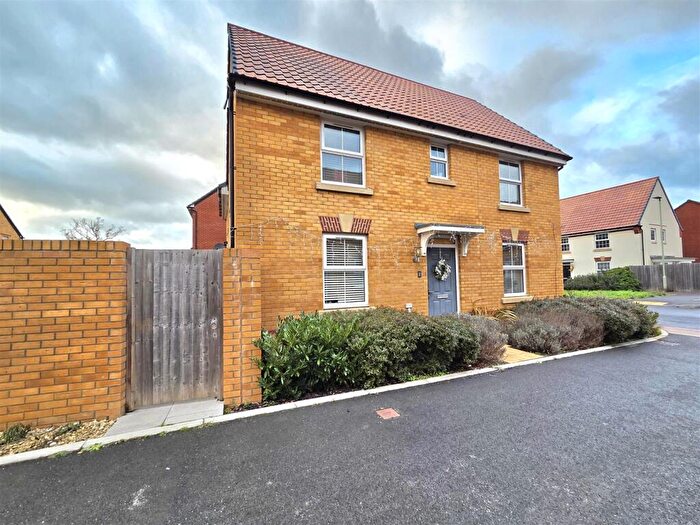 3 Bedroom Semi Detached House For Sale In Warbler Close, Hardwicke, Gloucester, GL2