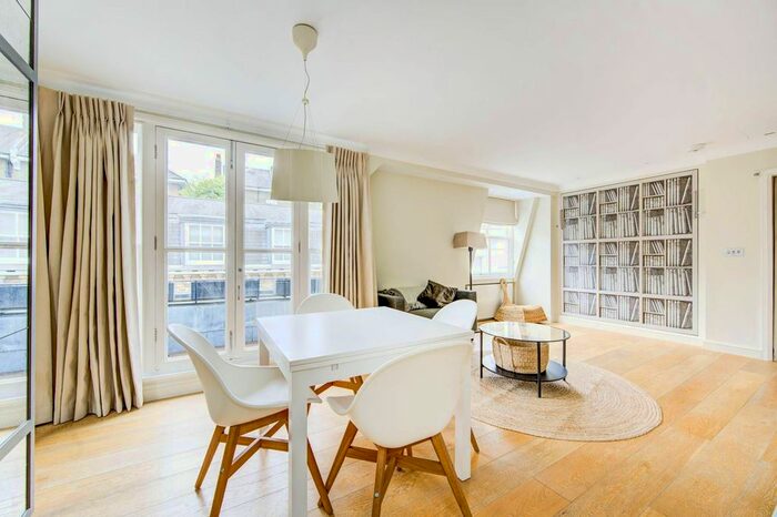 Mews To Rent In Redcliffe Mews, Chelsea, London, SW10