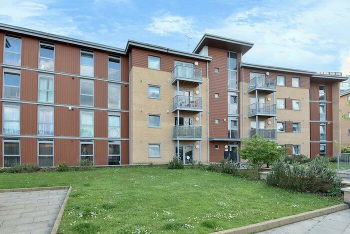 2 Bedroom Apartment To Rent In Kelvin Gate, Bracknell, RG12