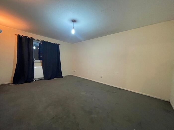 2 Bedroom Flat To Rent In Gurney Close, Barking, IG11