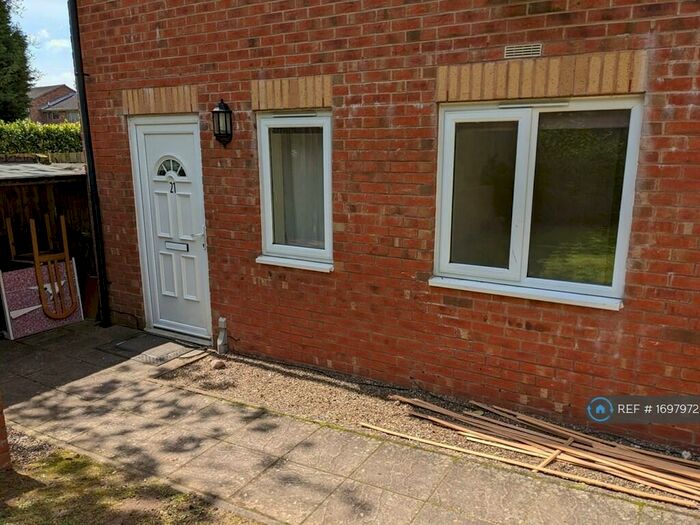 2 Bedroom Flat To Rent In Glendale Terrace, Redditch, B97