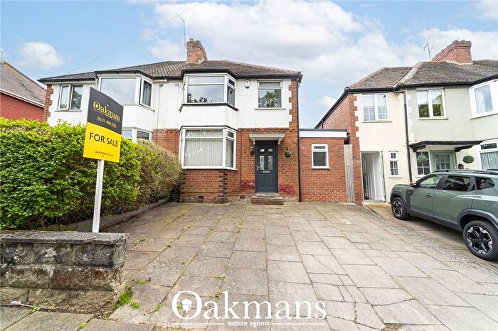 3 Bedroom Semi Detached House For Sale In Lockwood Road, Birmingham, West Midlands, B31