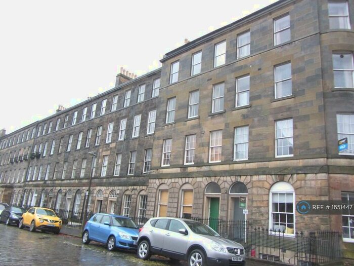 2 Bedroom Flat To Rent In St. Patrick Square, Edinburgh, EH8